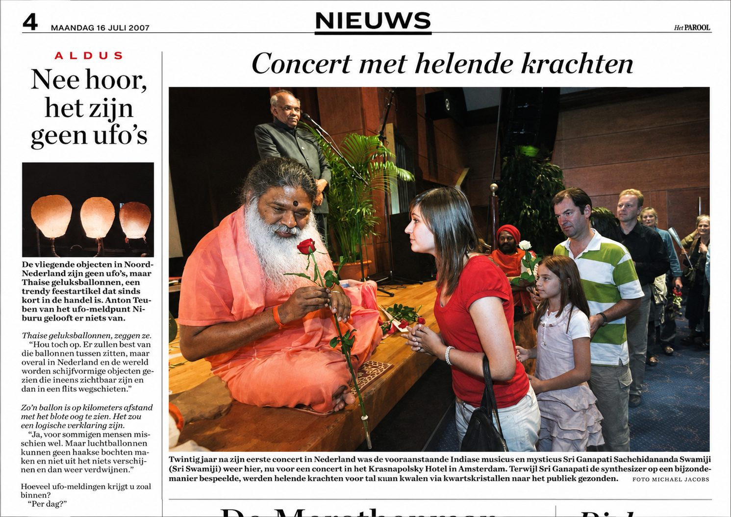 Newspaper clipping from Het Parool, 16 July 2007. Photo by Michael Jacobs showing Sri Swamiji handing a rose to an audience member after the Krasnapolsky concert.